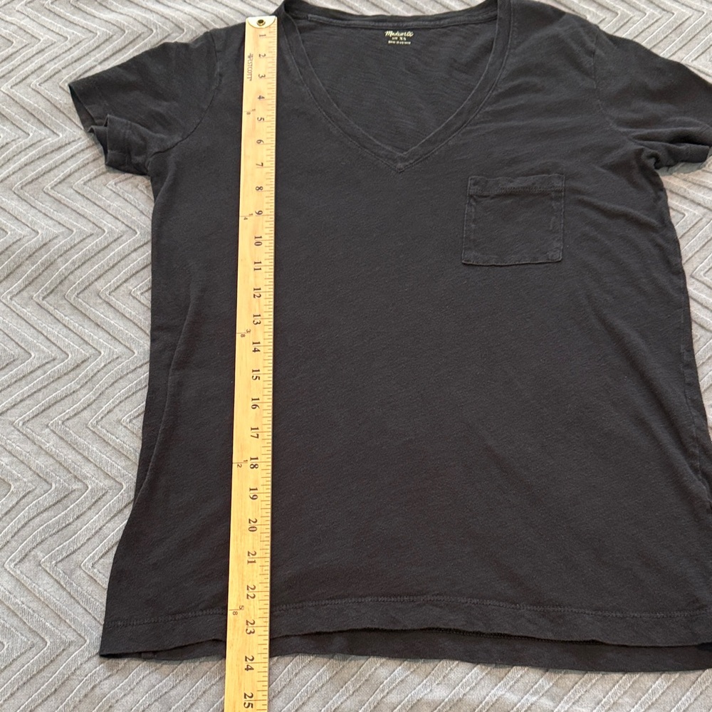 Madewell V-Neck Pocket Tee - Picture 4 of 6